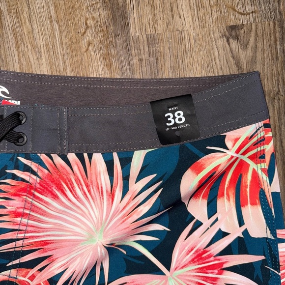 Rip Curl • Palm Performance Board Shorts - Picture 3 of 7